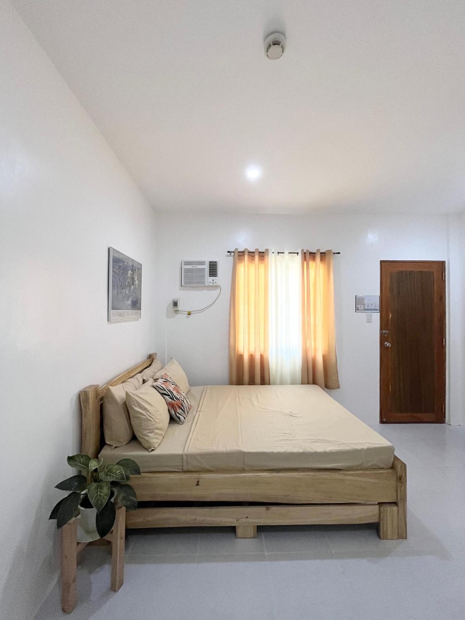 Sunnydale Apartelle -Room Accommodation Near Calatagan Beach Resorts Batangas Eksteriør billede