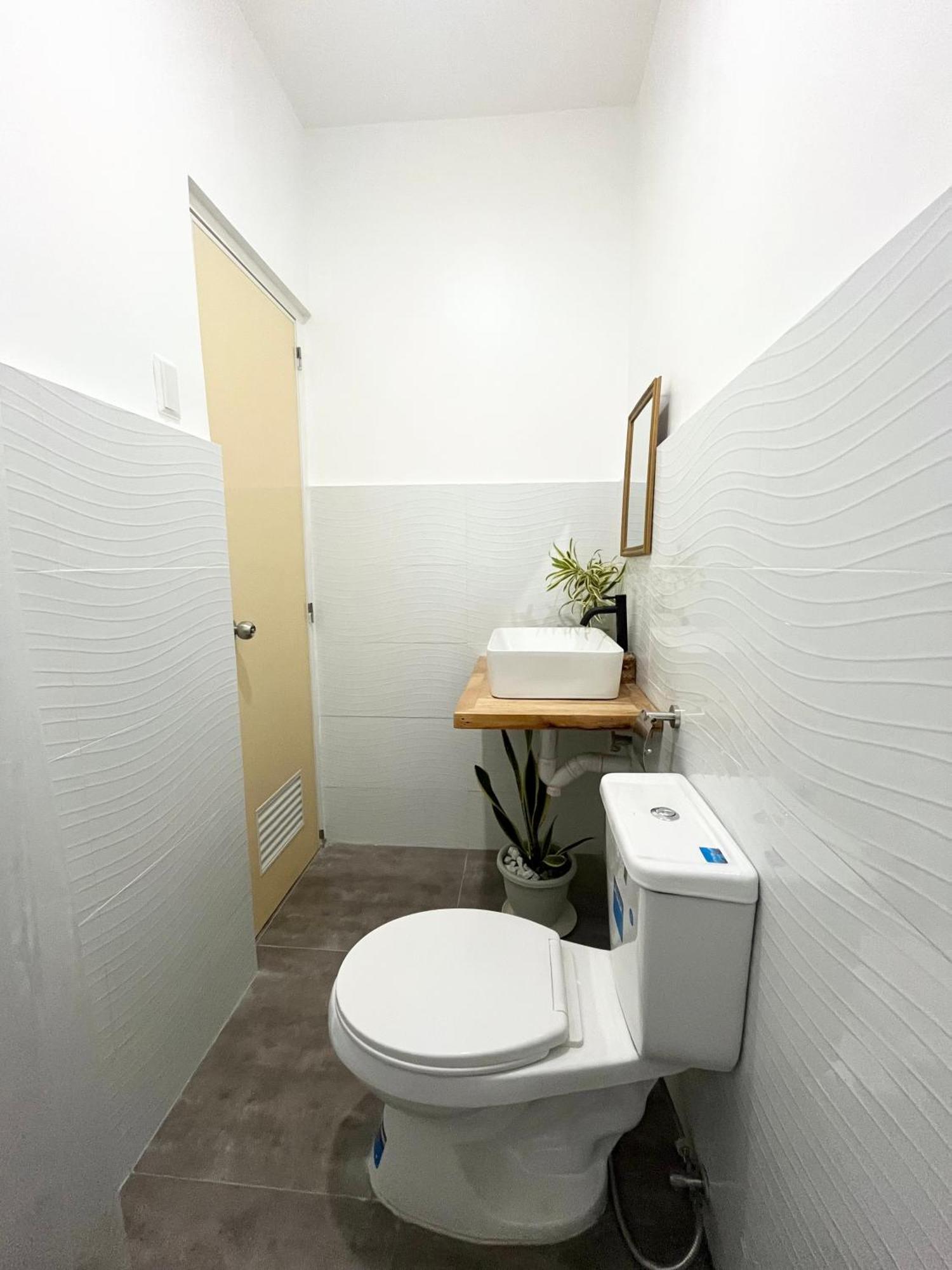 Sunnydale Apartelle -Room Accommodation Near Calatagan Beach Resorts Batangas Eksteriør billede